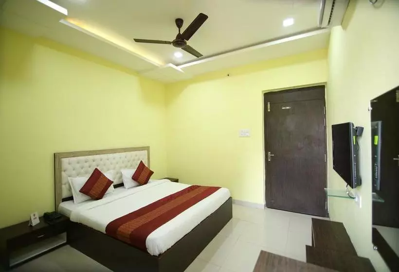 ホテル Oyo Rooms Opp Shri Balaji Hospital Mowa Raipur