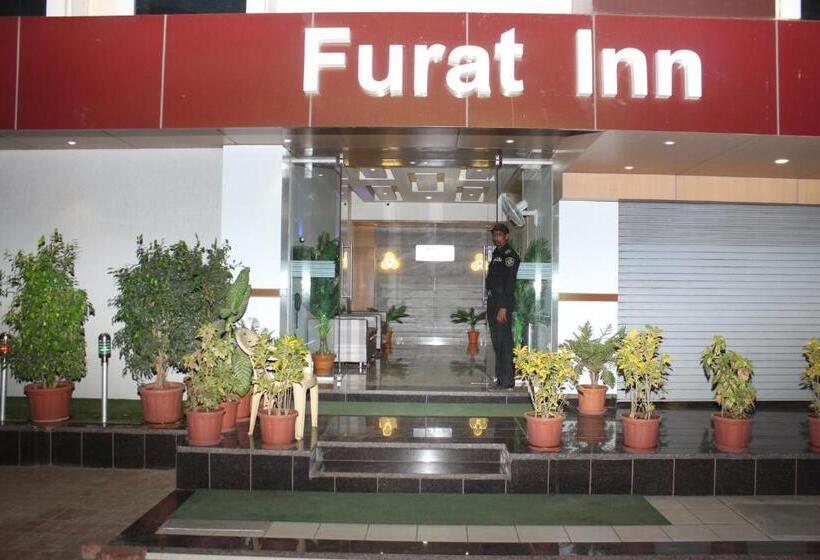 ホテル The Furat Inn
