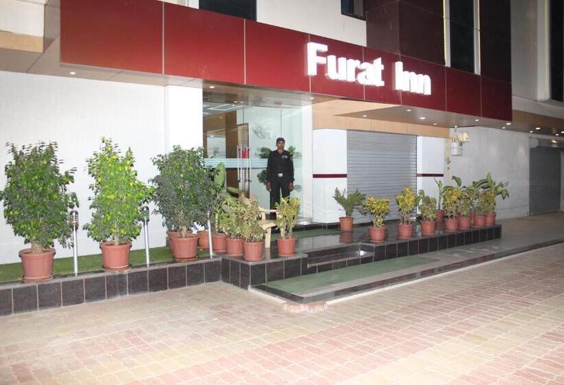 ホテル The Furat Inn