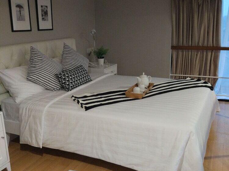 ホテル White Tree Residence