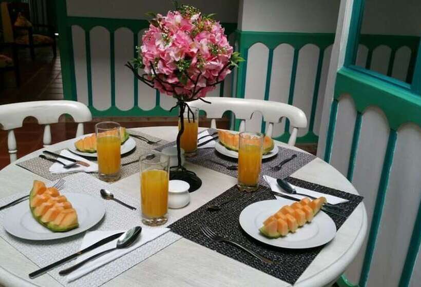 هتل Casa Grande Inn