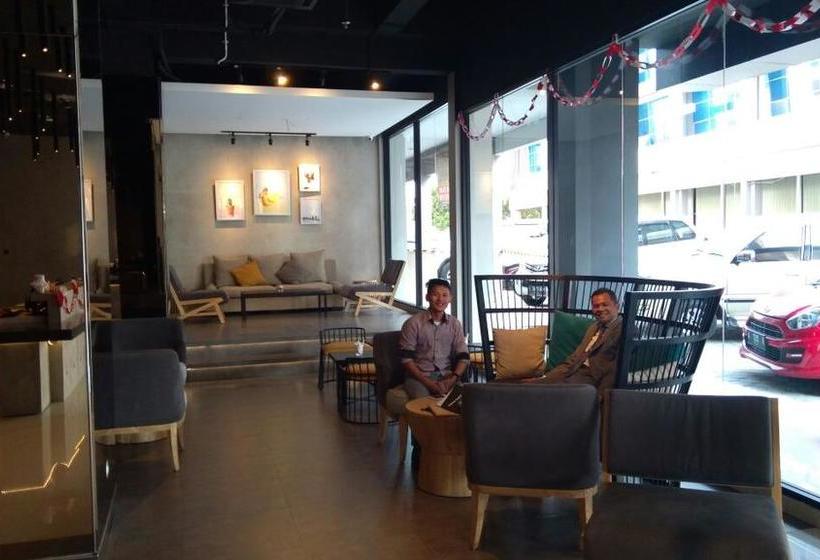 فندق Celecton Blue Cikarang