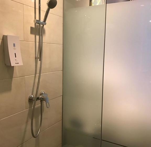 فندق Celecton Blue Cikarang