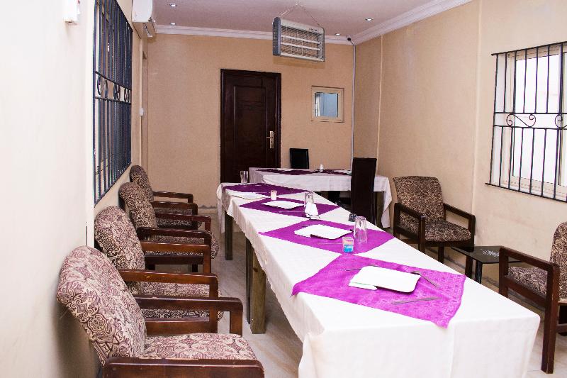 هتل Maxton Suites Magodo