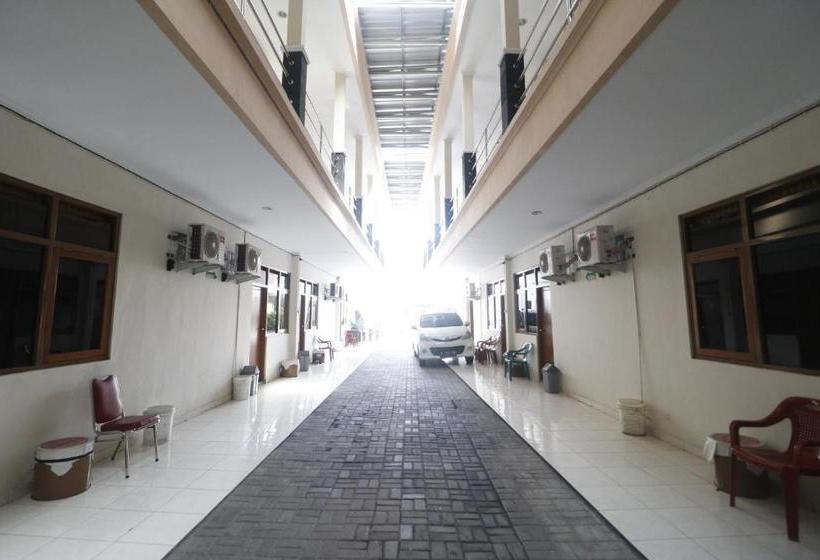 בית מלון כפרי Reddoorz Plus @ Jalan Parangtritis 2