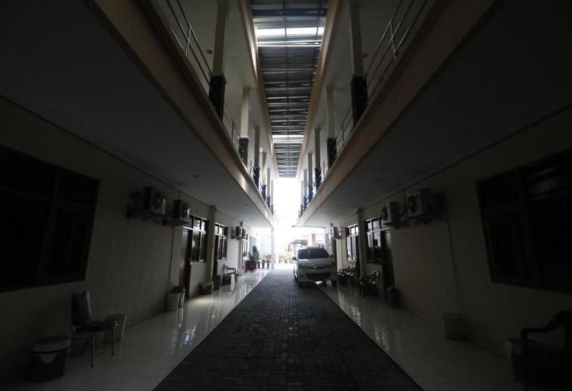 בית מלון כפרי Reddoorz Plus @ Jalan Parangtritis 2