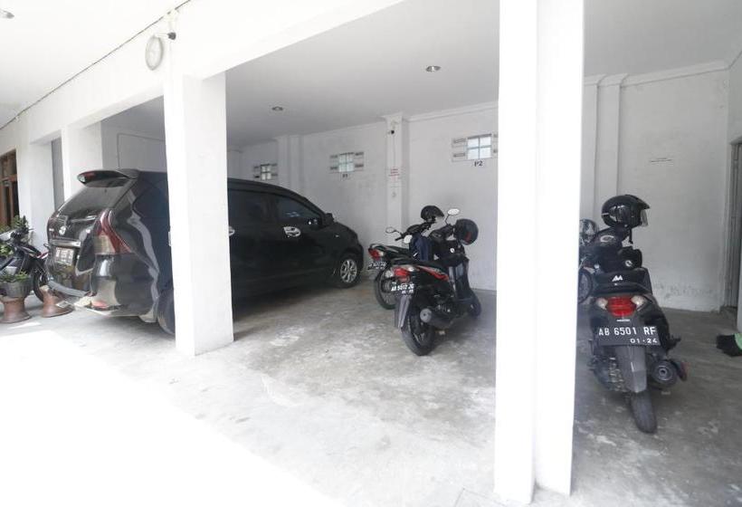 בית מלון כפרי Reddoorz Plus @ Jalan Parangtritis 2