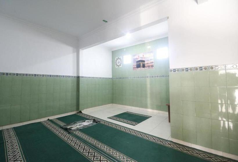 בית מלון כפרי Reddoorz Plus @ Jalan Parangtritis 2