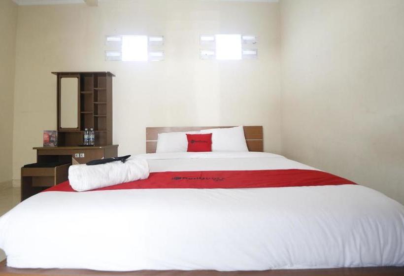 בית מלון כפרי Reddoorz Plus @ Jalan Parangtritis 2