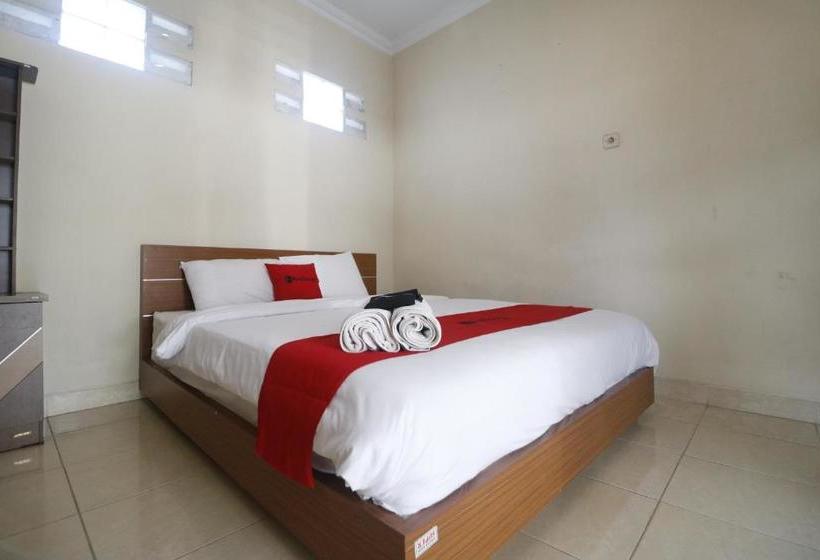 בית מלון כפרי Reddoorz Plus @ Jalan Parangtritis 2