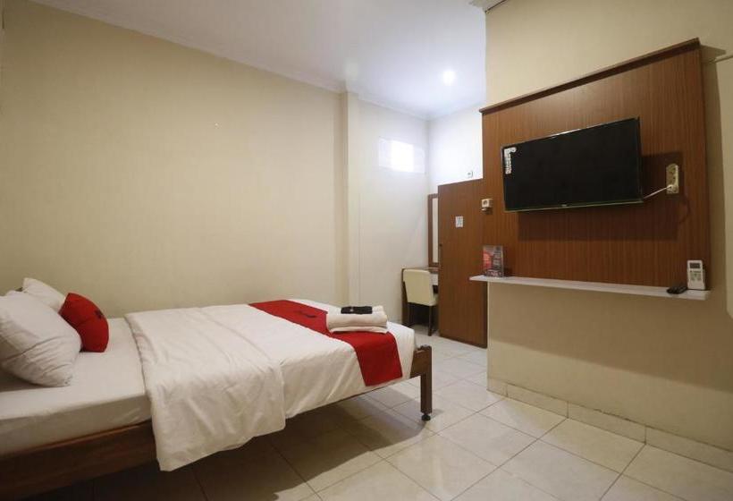 בית מלון כפרי Reddoorz Plus @ Jalan Parangtritis 2