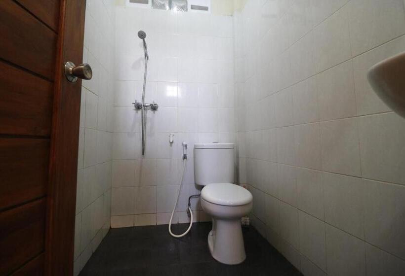 בית מלון כפרי Reddoorz Plus @ Jalan Parangtritis 2