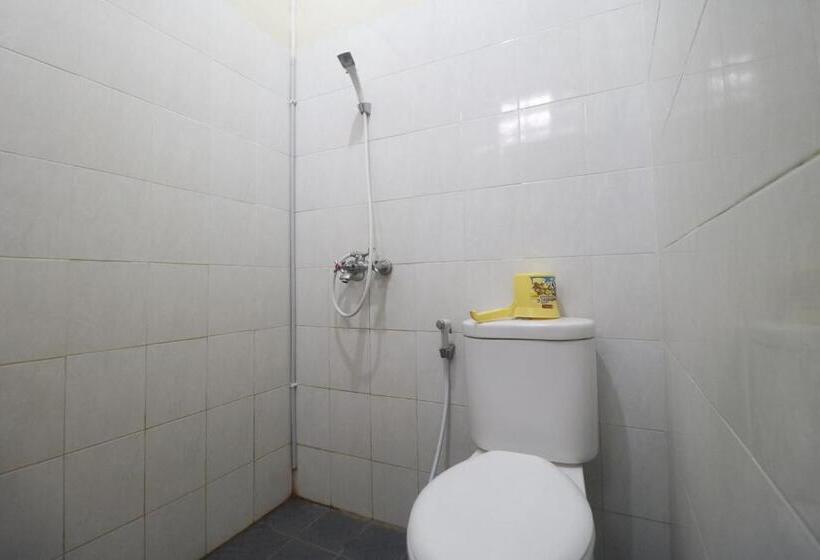 בית מלון כפרי Reddoorz Plus @ Jalan Parangtritis 2