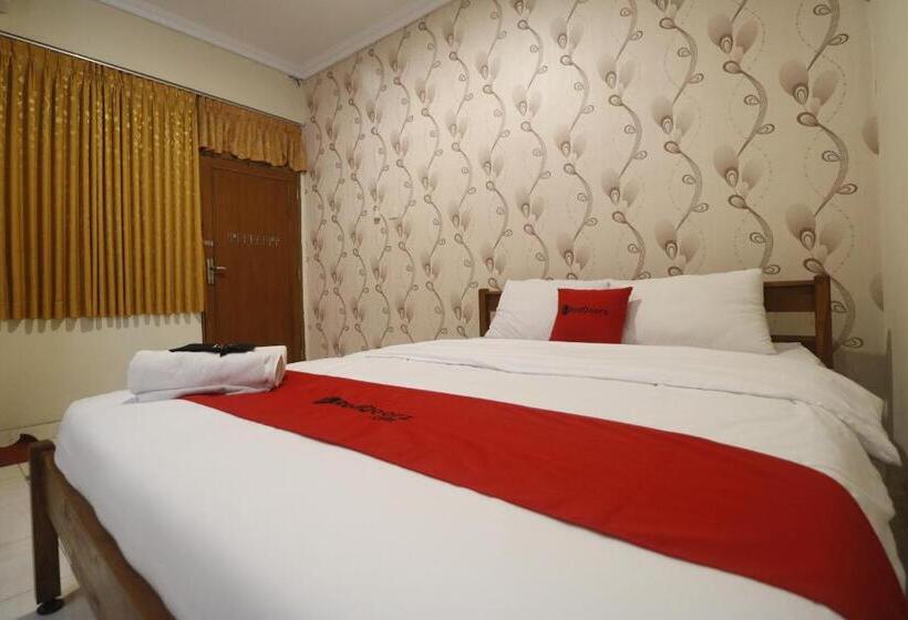 בית מלון כפרי Reddoorz Plus @ Jalan Parangtritis 2