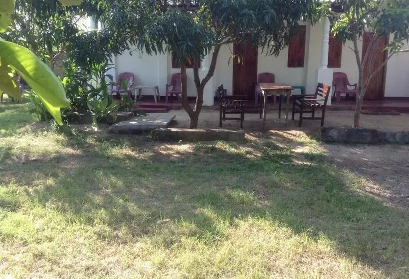 تختخواب و صبحانه Cafe Nilaveli