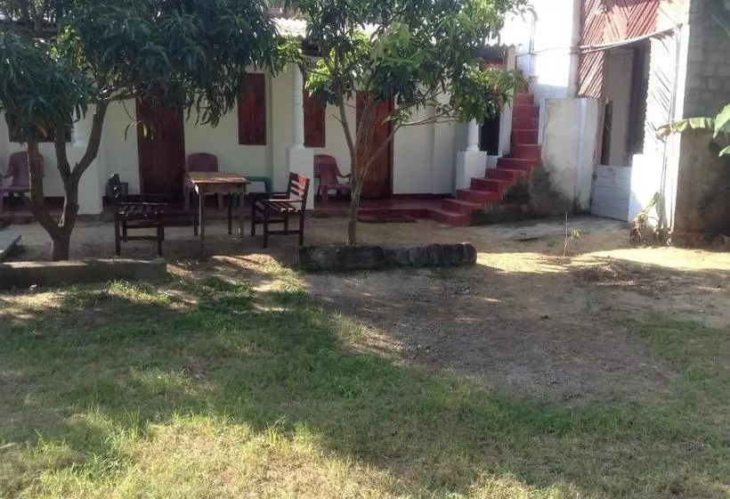 تختخواب و صبحانه Cafe Nilaveli
