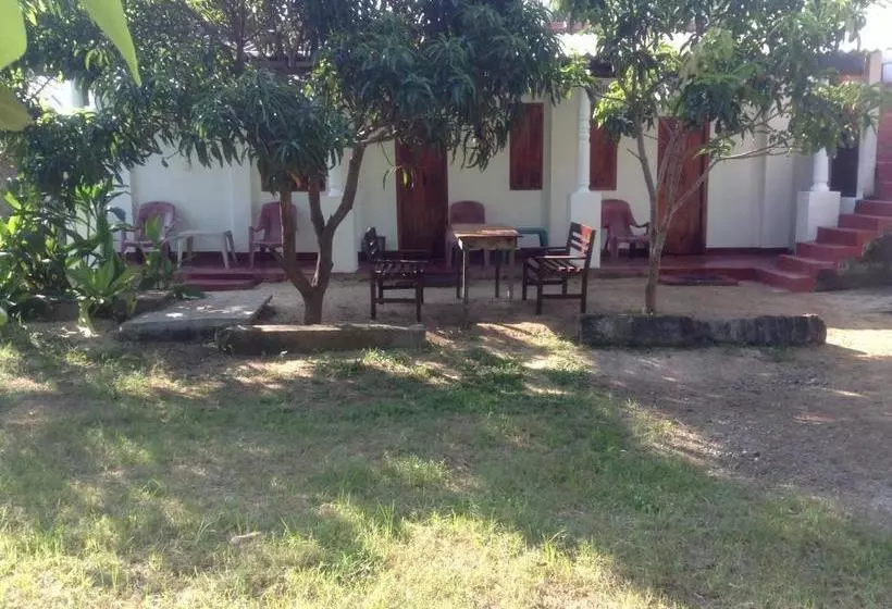تختخواب و صبحانه Cafe Nilaveli