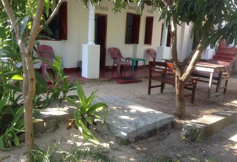 تختخواب و صبحانه Cafe Nilaveli
