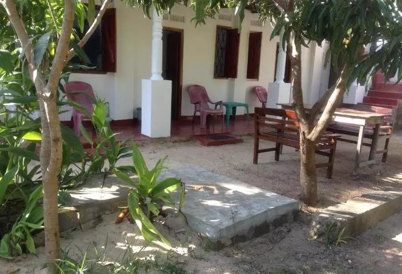 تختخواب و صبحانه Cafe Nilaveli