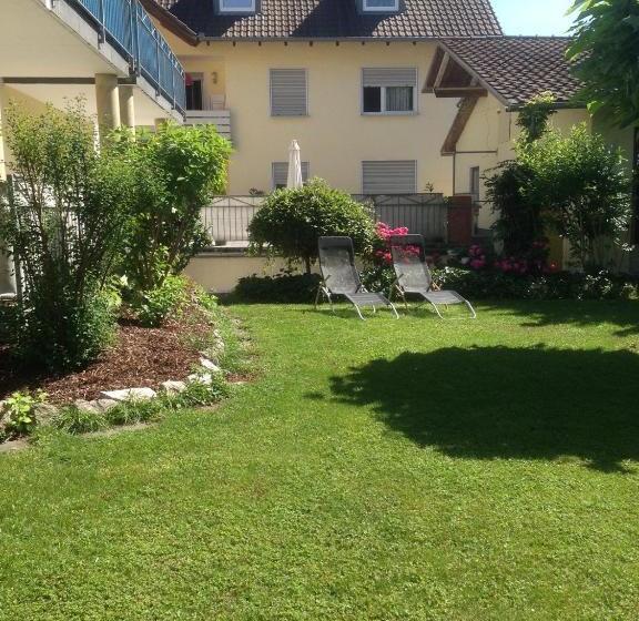 تختخواب و صبحانه Pension Wagner