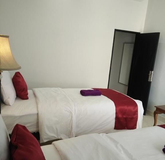 בית מלון כפרי Cahaya Adrian Near Komodo Airport