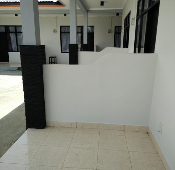 בית מלון כפרי Cahaya Adrian Near Komodo Airport