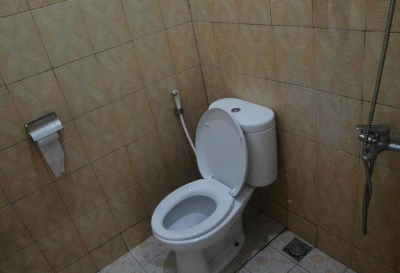 בית מלון כפרי Cahaya Adrian Near Komodo Airport