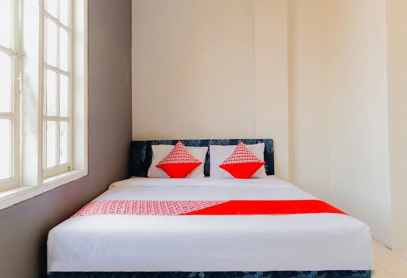 Hotel OYO 1111 Pasar Baru Inn