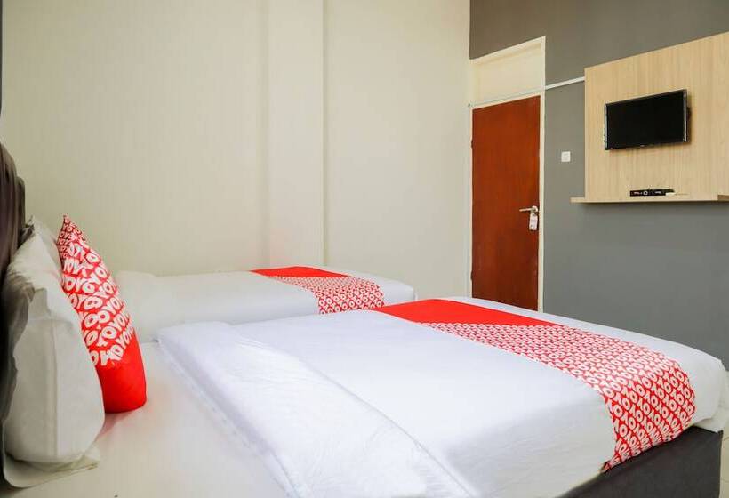 Hotel OYO 1111 Pasar Baru Inn