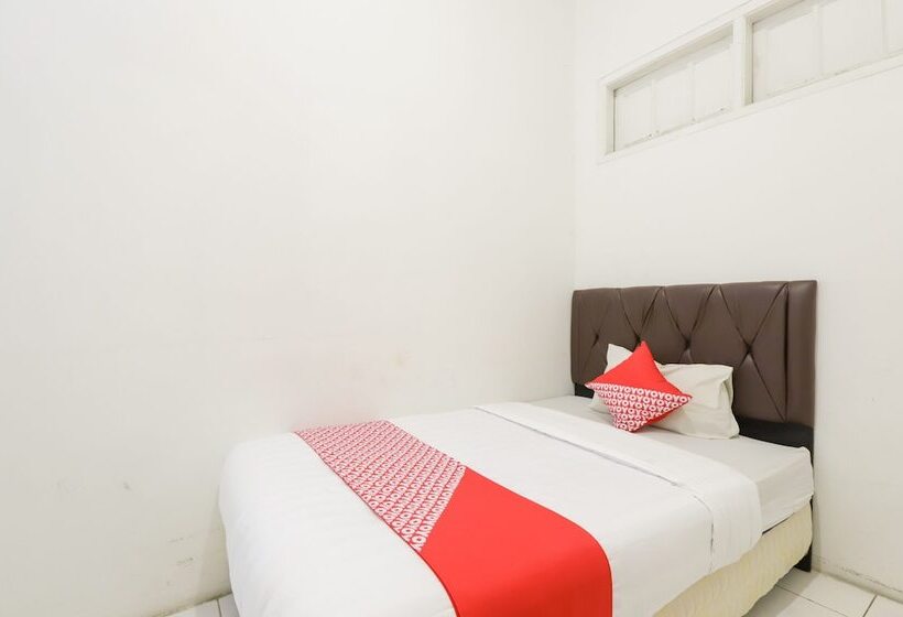 Hotel OYO 1111 Pasar Baru Inn