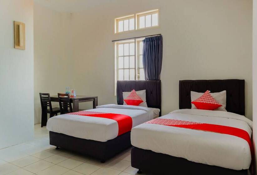 Hotel OYO 1111 Pasar Baru Inn