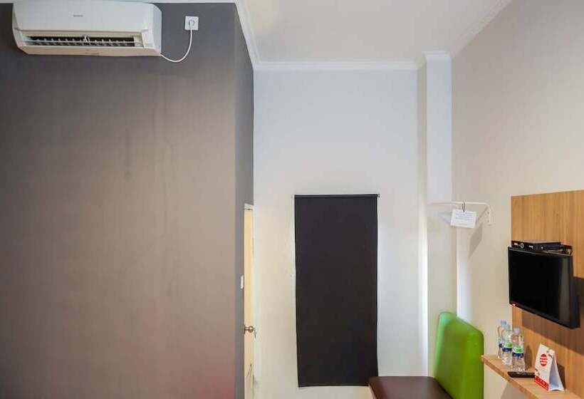 Hotel OYO 1111 Pasar Baru Inn