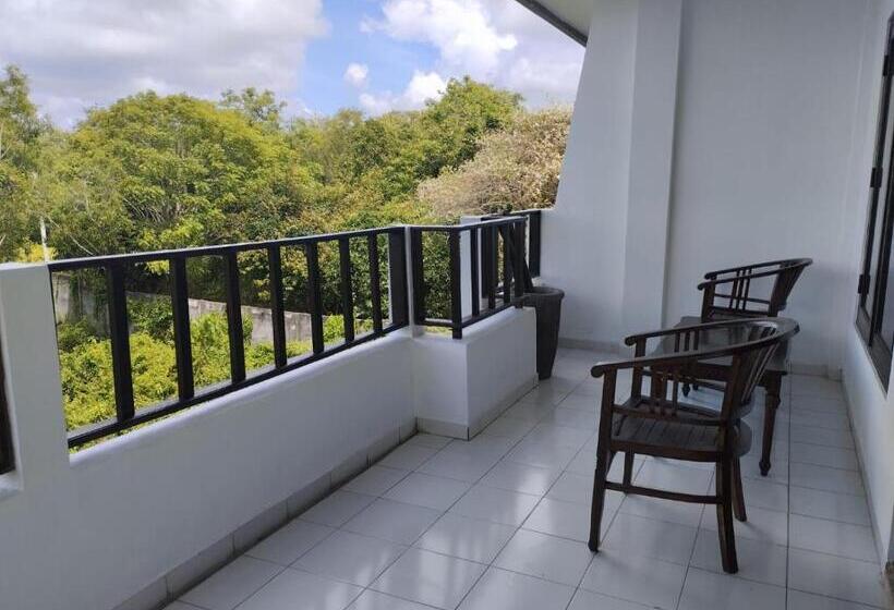 فندق Padang Padang Inn