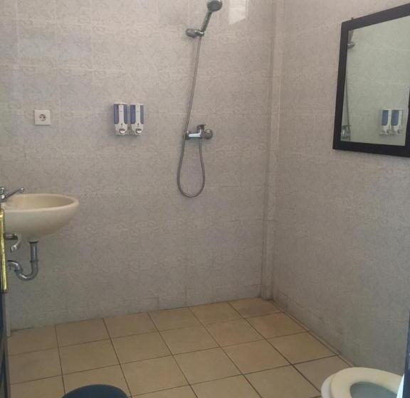 فندق Padang Padang Inn