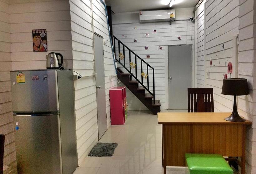 Pop Art Hostel Bangkok