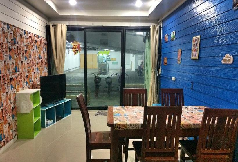 Pop Art Hostel Bangkok