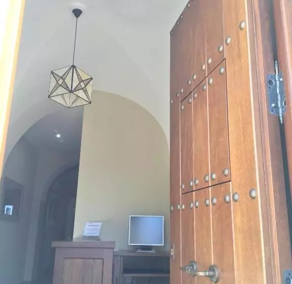 ユースホステル Hostal Los Encinares