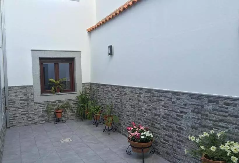 ユースホステル Hostal Los Encinares