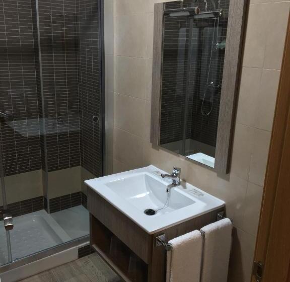 הוסטל Hostal Los Encinares