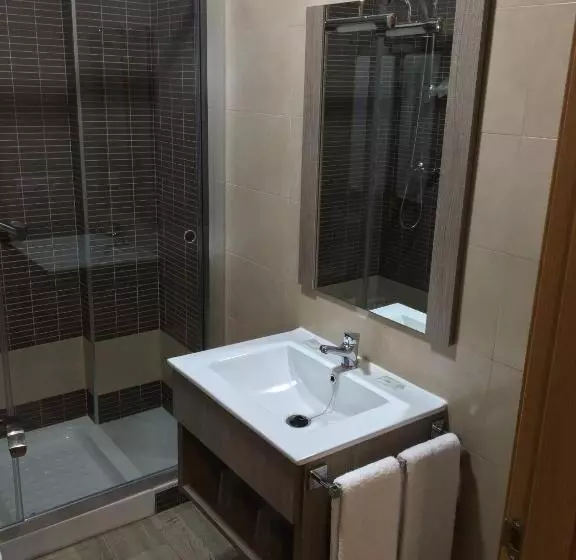 ユースホステル Hostal Los Encinares