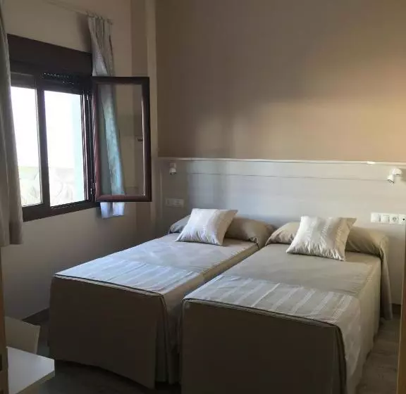 ユースホステル Hostal Los Encinares