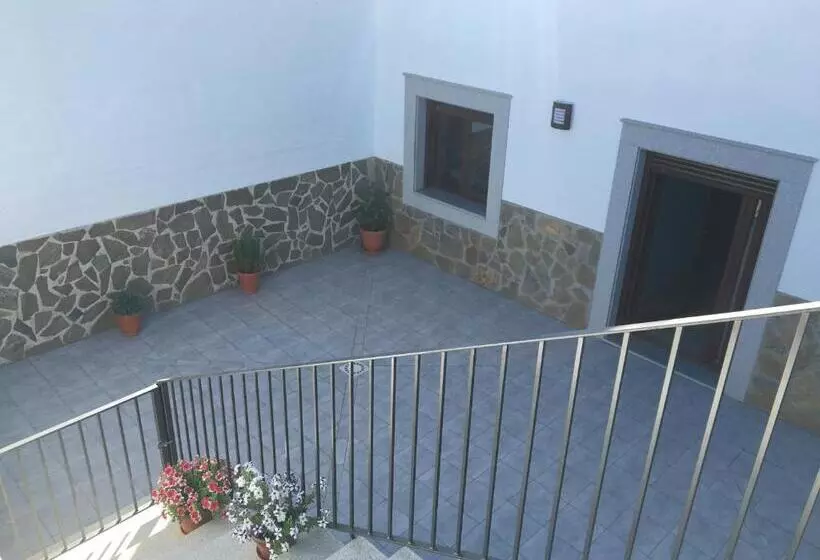 ユースホステル Hostal Los Encinares