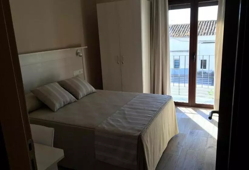 ユースホステル Hostal Los Encinares