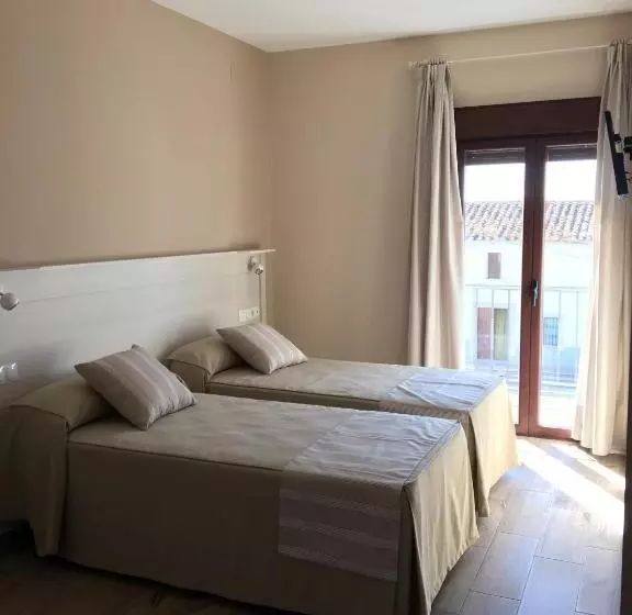 ユースホステル Hostal Los Encinares