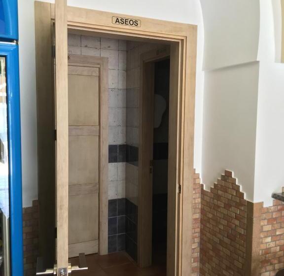 הוסטל Hostal Los Encinares