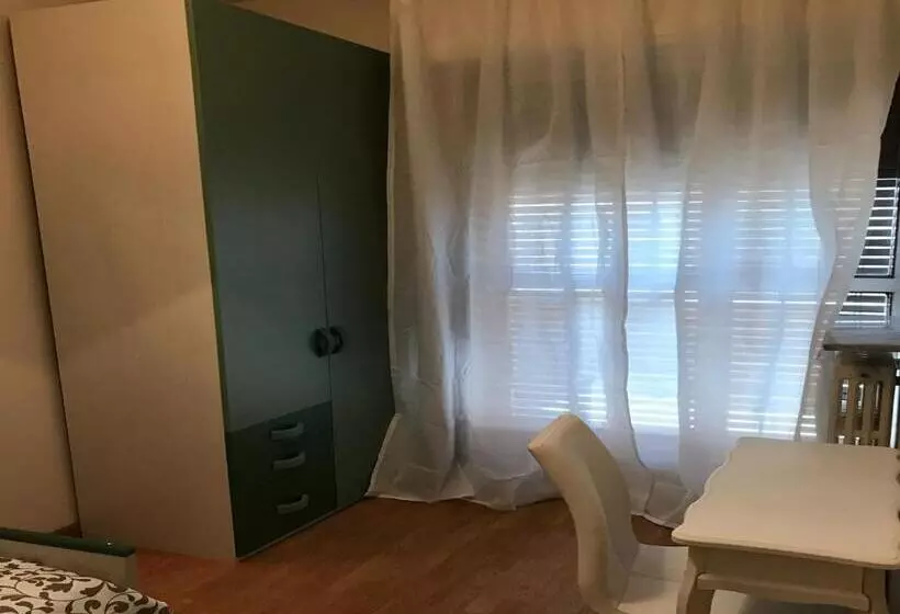 تختخواب و صبحانه Myroom In Town