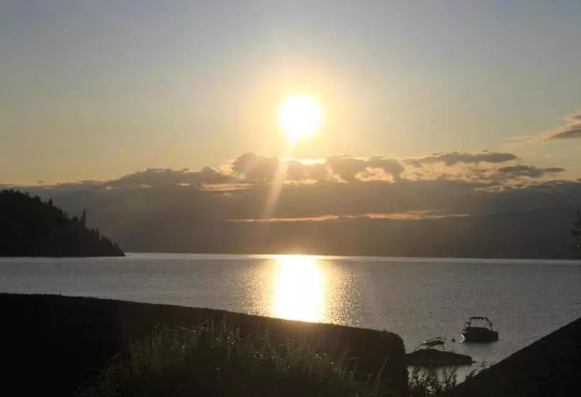 Davis Cove Resort