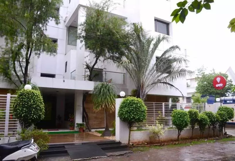 هتل Avezeekaa Corporate Residency