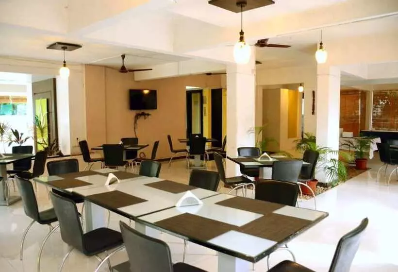 هتل Avezeekaa Corporate Residency