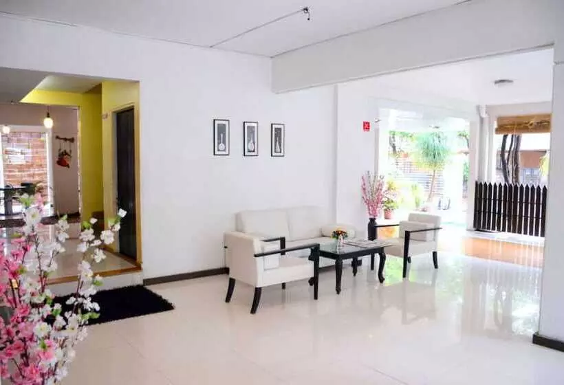 هتل Avezeekaa Corporate Residency